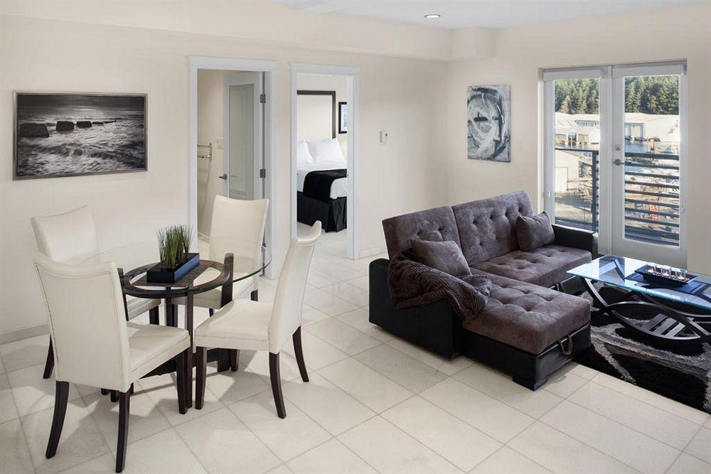 The Marinaside Resort Nanaimo Bagian luar foto