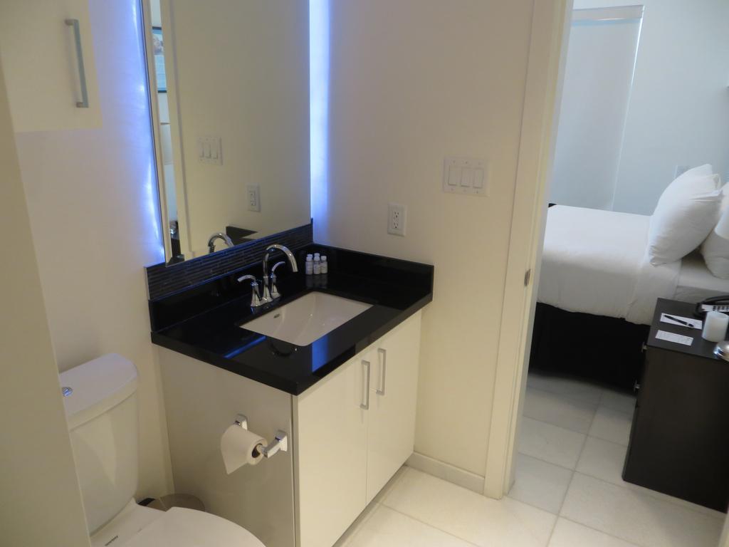 The Marinaside Resort Nanaimo Bagian luar foto