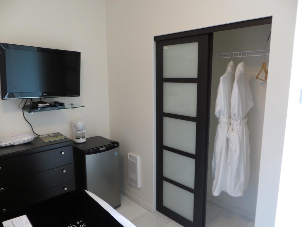 The Marinaside Resort Nanaimo Bagian luar foto