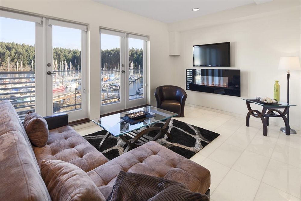 The Marinaside Resort Nanaimo Bagian luar foto